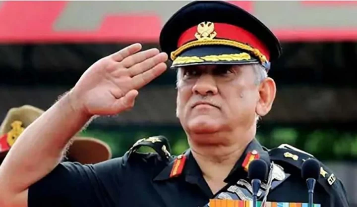 भारतीय रक्षा प्रमुख रावत दम्पतीको अन्त्येष्टी, दुई छोरीले दिए दागबत्ती