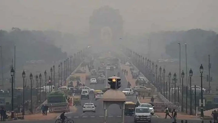 दिल्लीमा वायु प्रदूषणका कारण स्वास्थ्य सङ्कटकाल, प्राथमिक विद्यालय बन्द