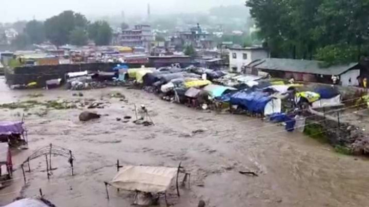 भारतको हिमाचल प्रदेशमा बाढीले १५ जनाको मृत्यु