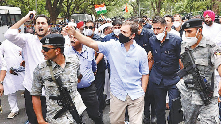 आर्थिक मुद्दामा सोनिया र राहुलमाथि छानबिन थालेपछि भारतभर प्रदर्शन