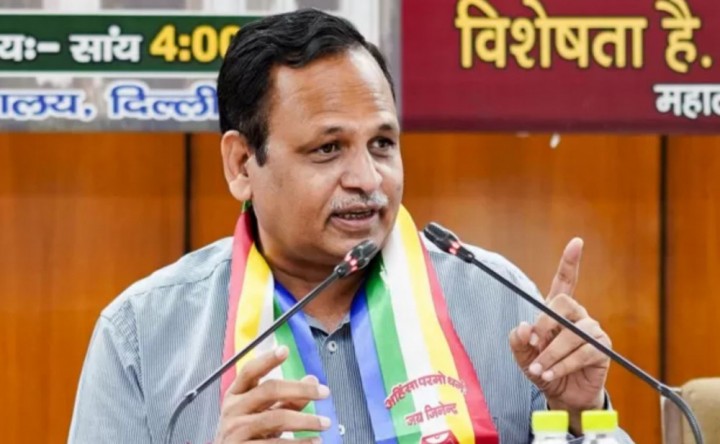 दिल्लीका स्वास्थ्य मन्त्री सत्येन्द्र जैन पक्राउ